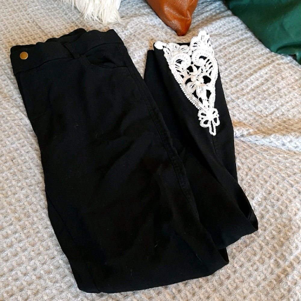 Black Lace Detail Button Amaryllis Leggings